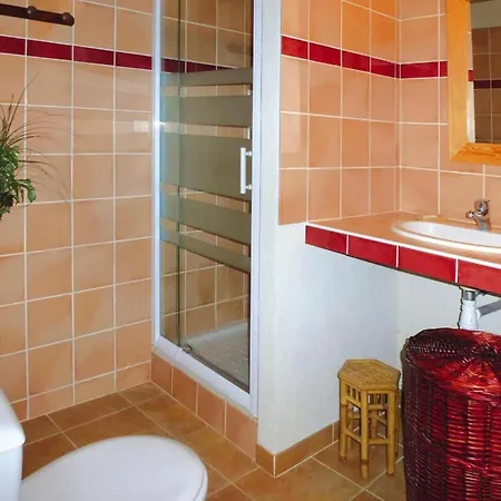 Private Garden House In Redortiers