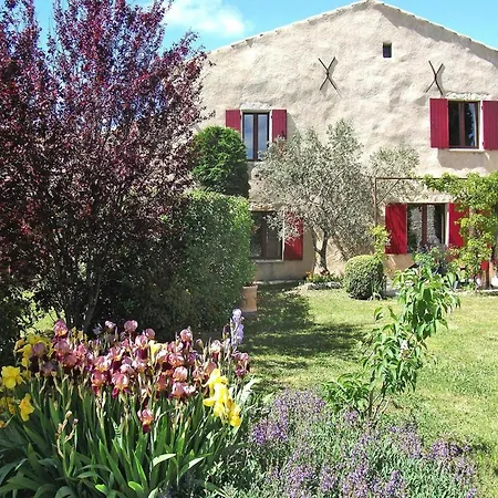 Private Garden House In Redortiers