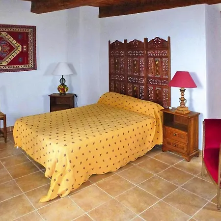 Private Garden House In * Redortiers