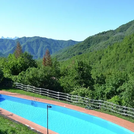 Private Garden House In