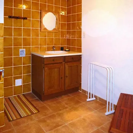 Private Garden House In Redortiers