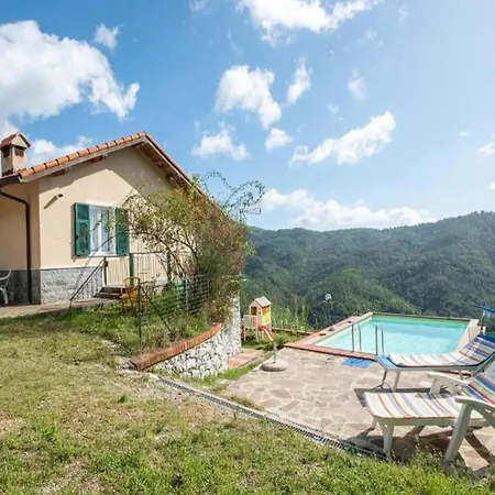 Private Garden House In * Redortiers