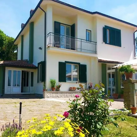 Private Garden House In Holiday home