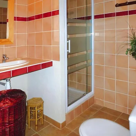 Holiday home Private Garden House In Redortiers